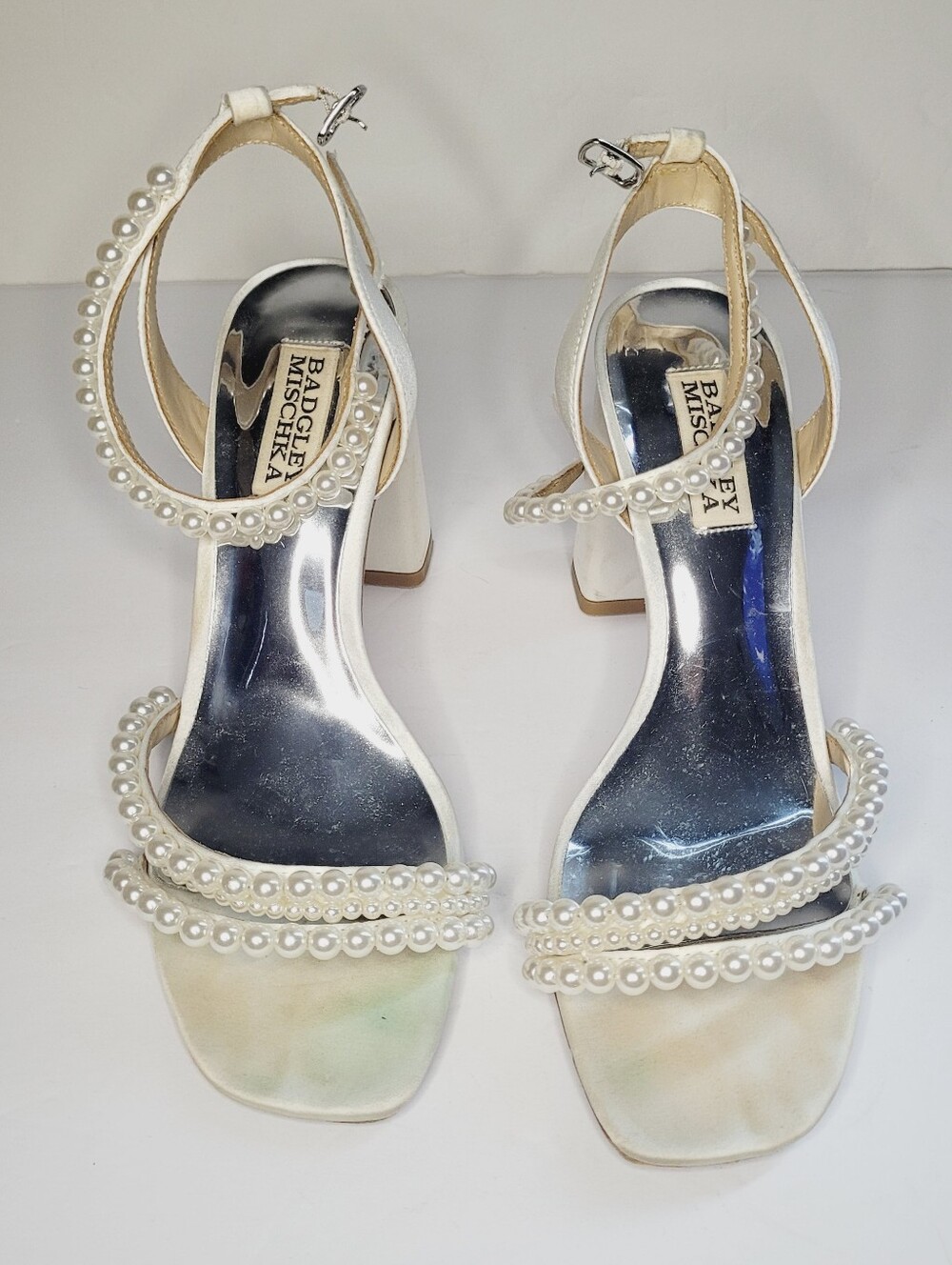Badgley Mischka Feisty Satin Heels Womens 7 Pearly Beads Wedding NEEDS CLEANING